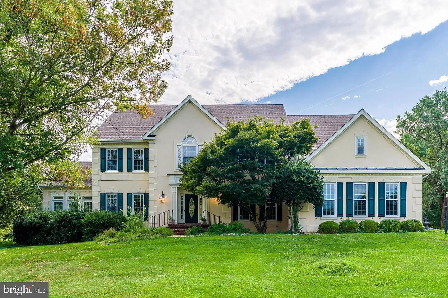 6 bed, 4.5 bath, 6967 sqft, $7,900 — Photo 1