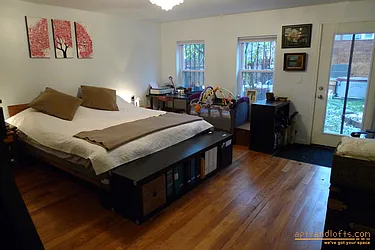 Rented by aptsandlofts.com