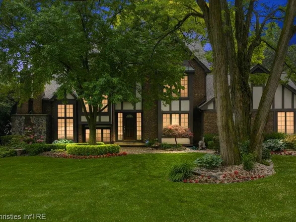 29812 Briarwood Ct, Farmington Hills, MI 48331