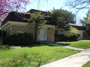 117 Carriage Way, Wilmette, IL 60091