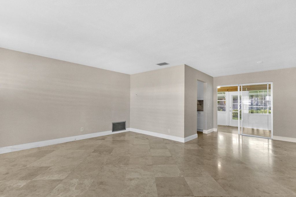 110 NW 24th Court, photo 6
