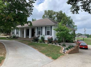 210 W Maple Ave, Lancaster, KY 40444