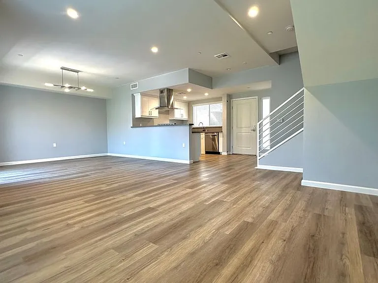 366 Burchett St — Photo 8