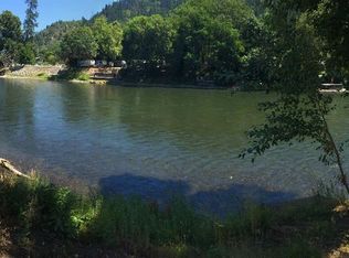 515 Fielder Ln, Grants Pass, OR 97526