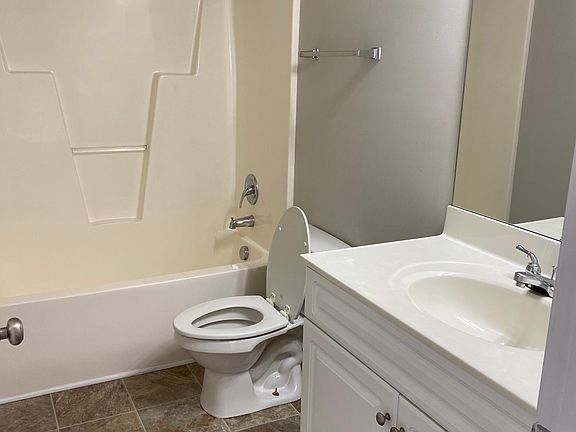 4th image of 1400 Egan Ct #A