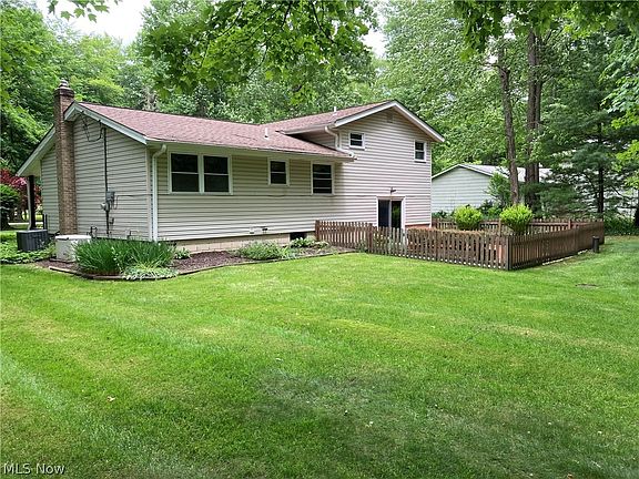 4th image of 9015 Forest Ln
