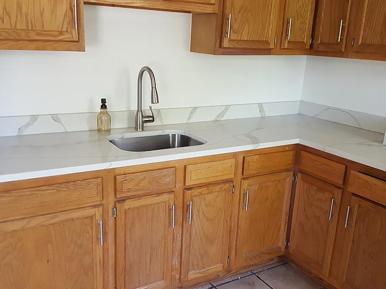 225 W Cherry St #B — Photo 3
