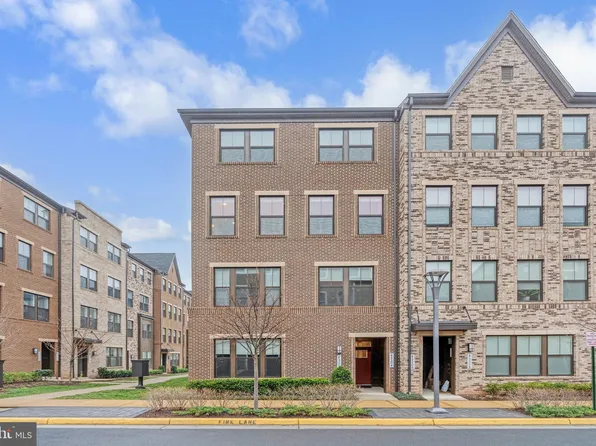 45204 Lettermore Sq, Sterling, VA 20166