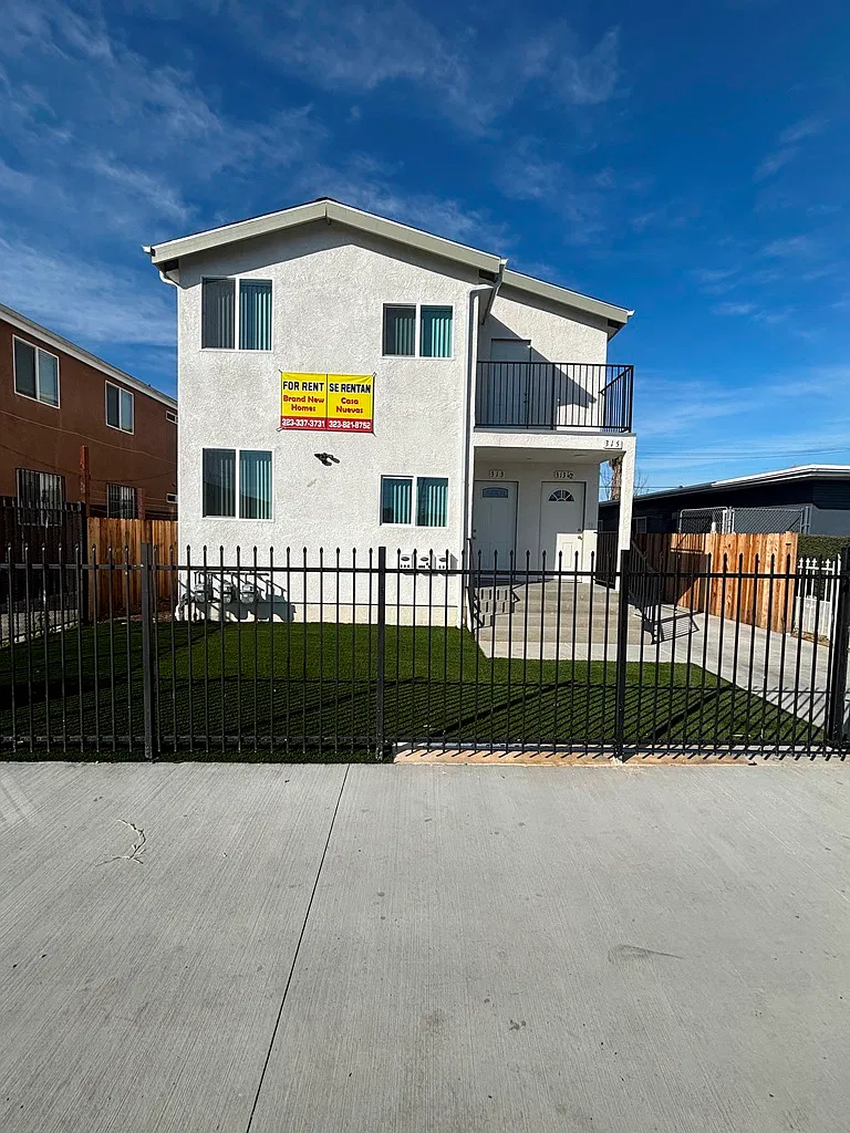 3 bed, 1089 sqft, $3,450 — Photo 1