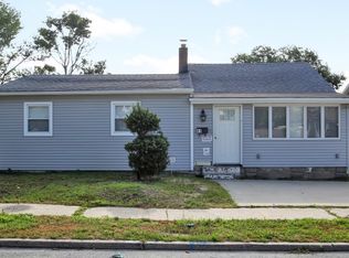 41 Kildare Rd, Island Park, NY 11558