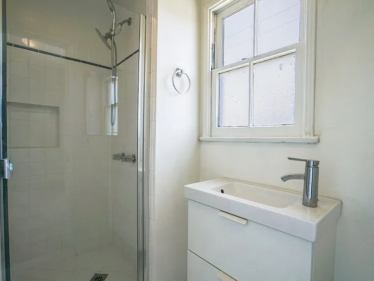 8551-8561 Holloway Dr — Photo 13