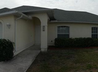822 NW 28th Pl, Cape Coral, FL 33993