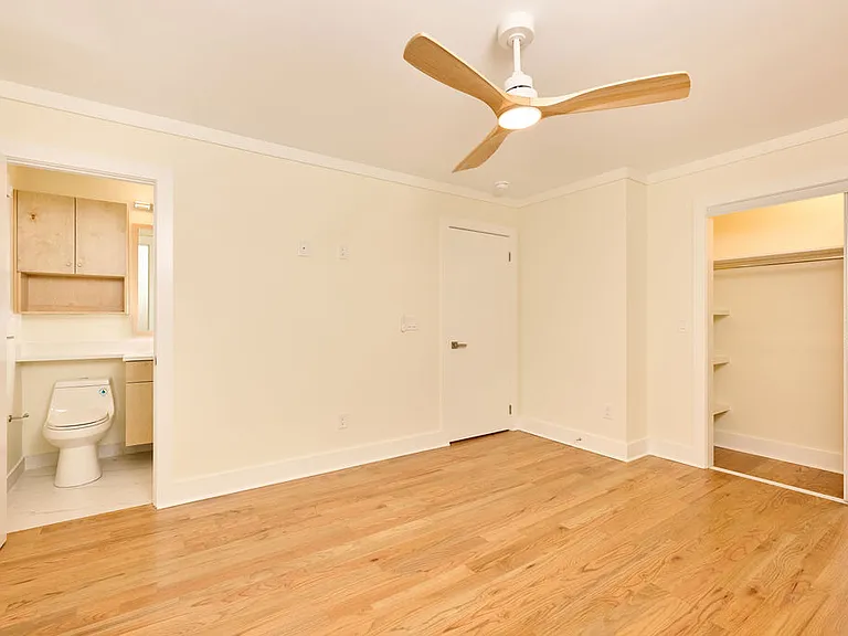 Second view of the first bedroom.