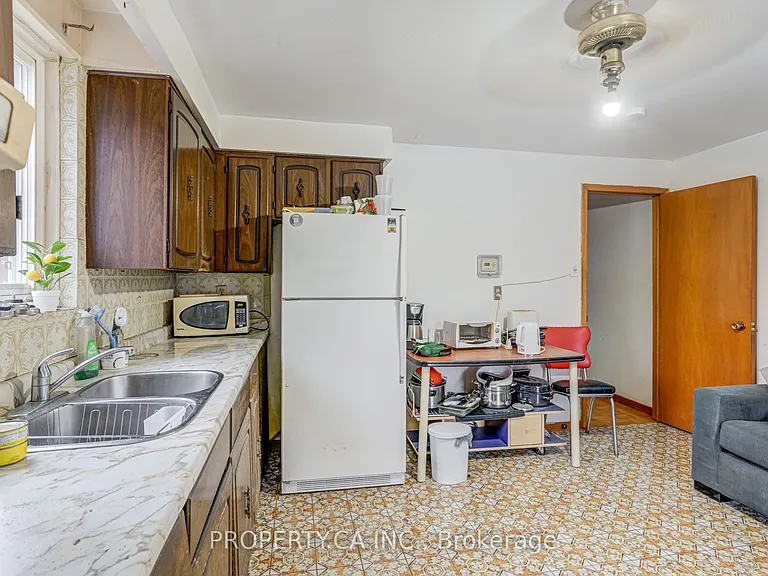 158 Hallam St #3 — Photo 9