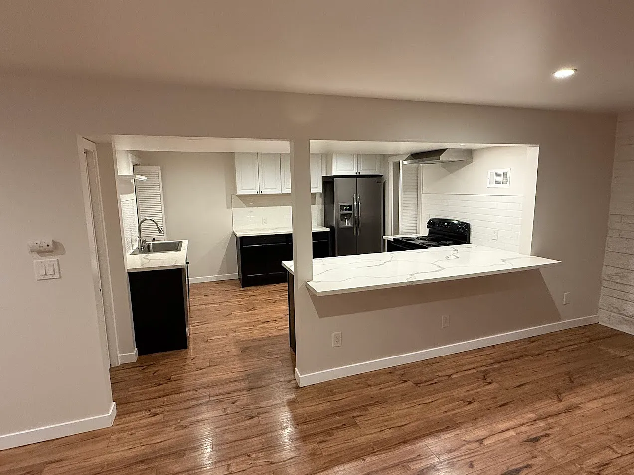 1 bed, 940 sqft, $2,175 — Photo 3