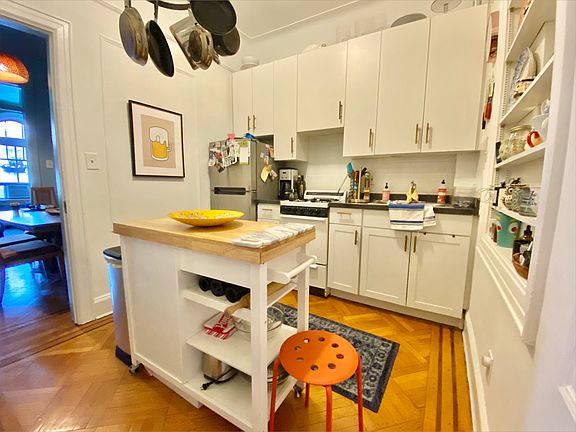 4th image of 412 E 11th St #1A
