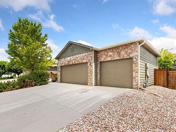 2nd image of 214 Aspen Grove Way