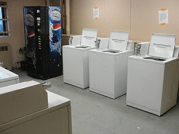 4th image of 634 9th St APT 23