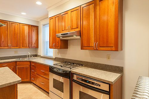 1st image of 5322A Lansdowne Ave