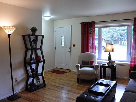 4th image of 170 Annwood Ct
