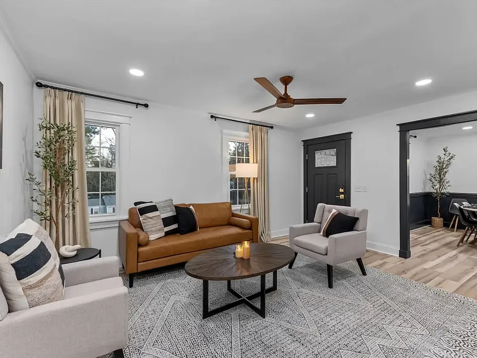 906 Bluebird Rd