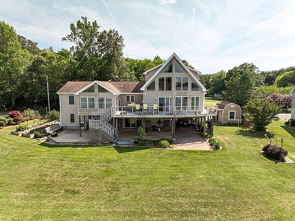 2nd image of 16493 Hicks Ln