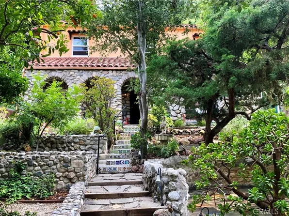 11022 Fruitland Dr, Studio City, CA 91604