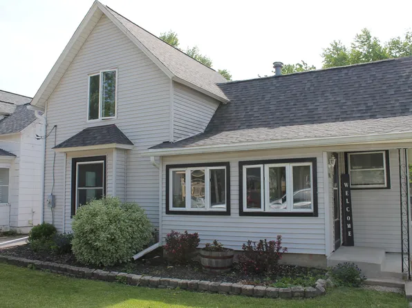 308 S 4th St, Kirkland, IL 60146