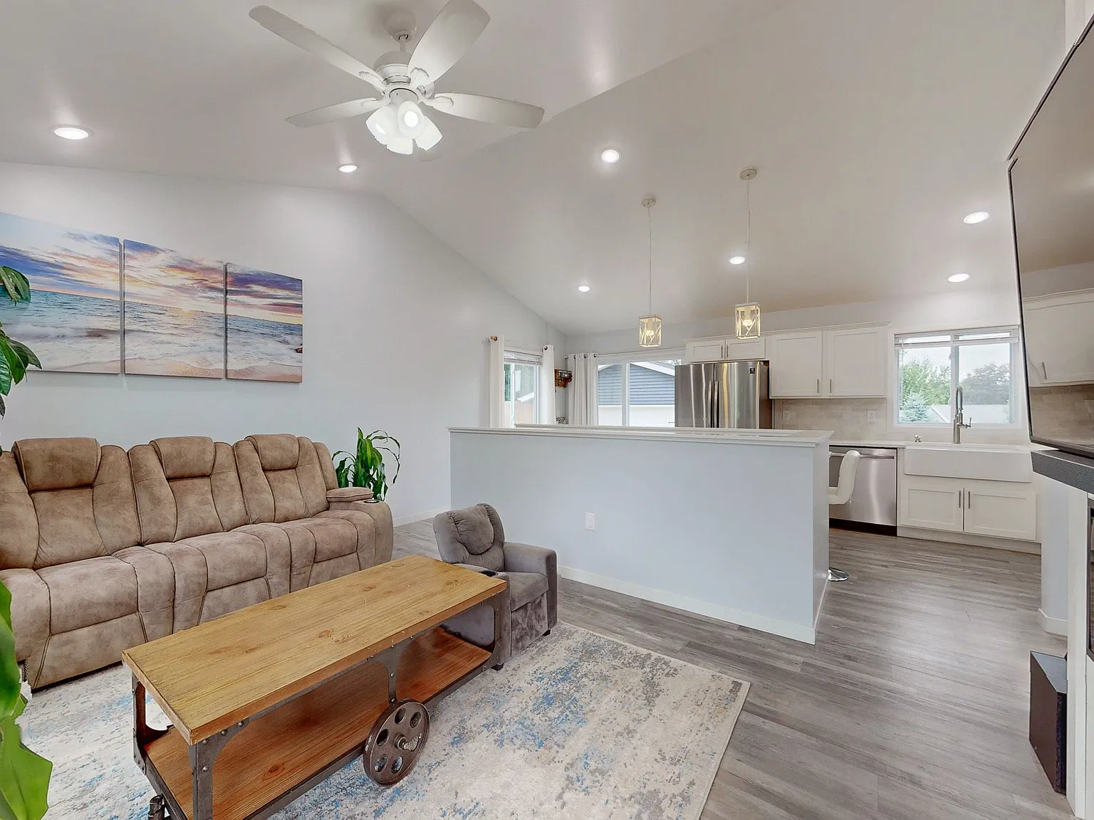 3 bed, 1589 sqft, $1,950 — Photo 3