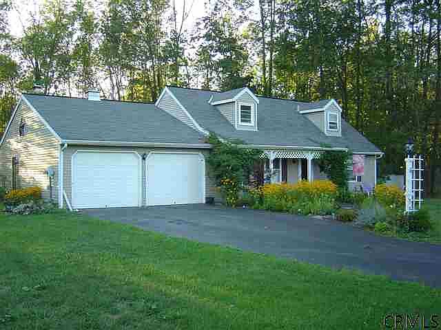 1st image of 9 Pinewood Dr