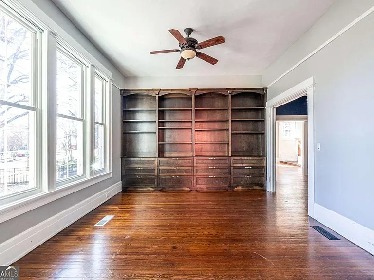 692 Myrtle St NE — Photo 36