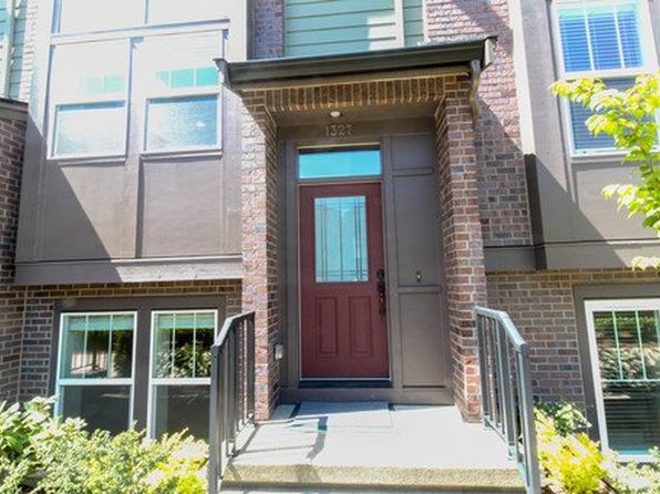1327 Greenwich Walk NE