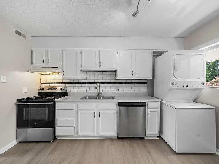 Monarch Apartments — Photo 63