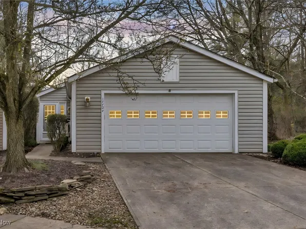 17734 Oxford Oval #7, Strongsville, OH 44136