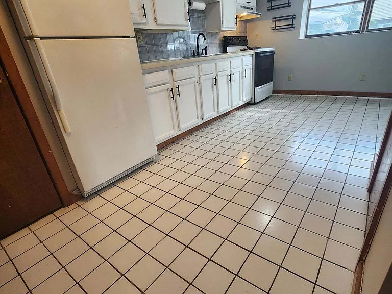 10 Samantha Ln #C — Photo 2