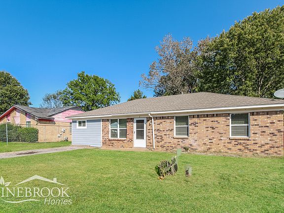 2nd image of 2 E Paxton Ln
