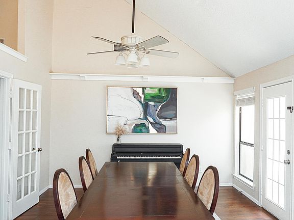 2nd image of 2618 Meadowridge Dr