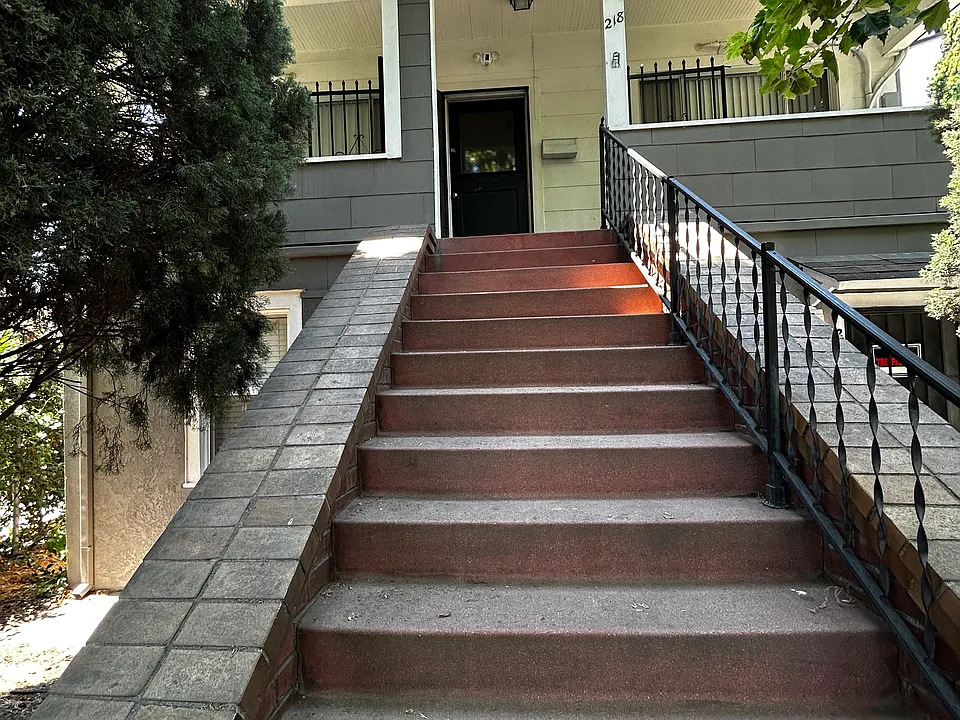 218 5th St
