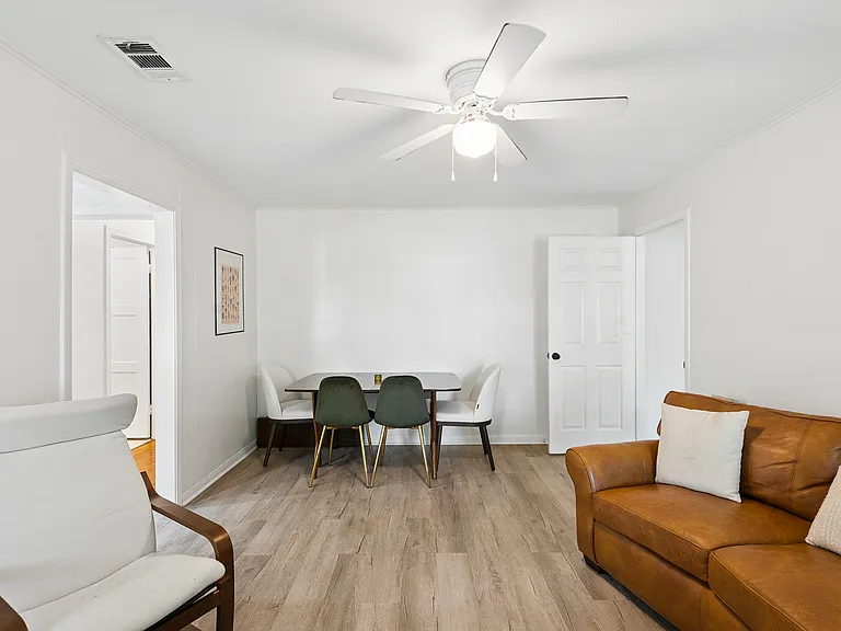 2821 S Hills Ave — Photo 12