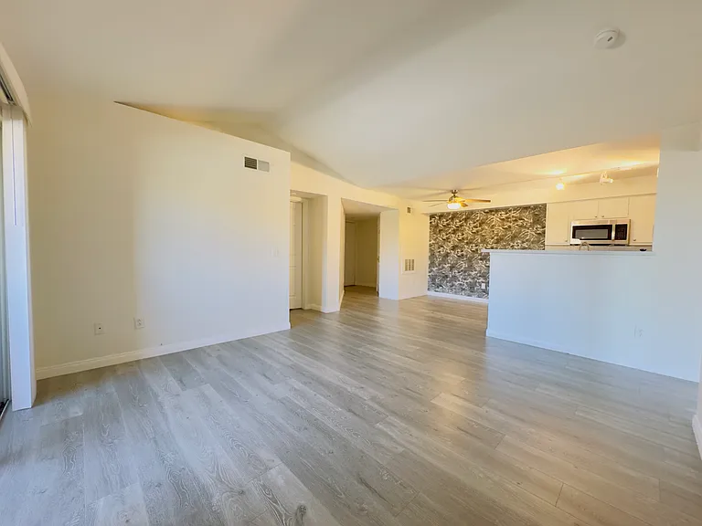 231 W Horizon Ridge Pkwy #927 — Photo 32
