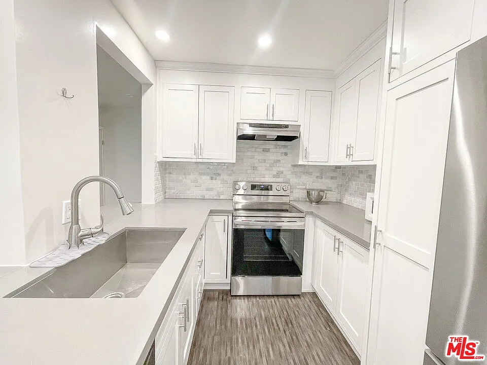 3 bed, 2.0 bath, 1550 sqft, $4,195 — Photo 2