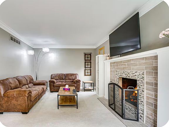5th image of 42412 Arcadia Dr