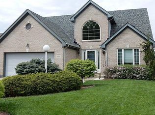 8227 Springleaf Lake Dr, Cincinnati, OH 45247