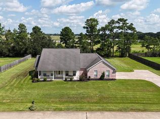 544 Meadow Ln, Winnie, TX 77665