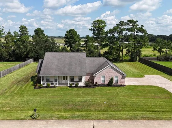 544 Meadow Ln, Winnie, TX 77665