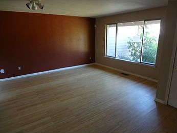 5th image of 3590 Westminster Dr SE