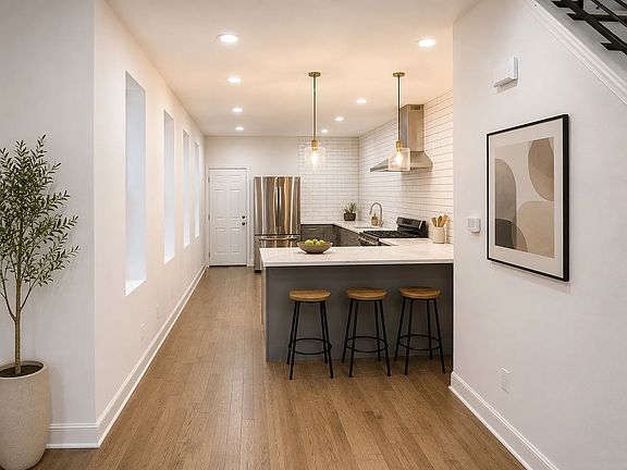 4th image of 2419 N 33rd St