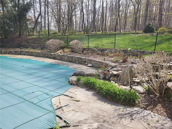 2nd image of 26 Sunderland Ln