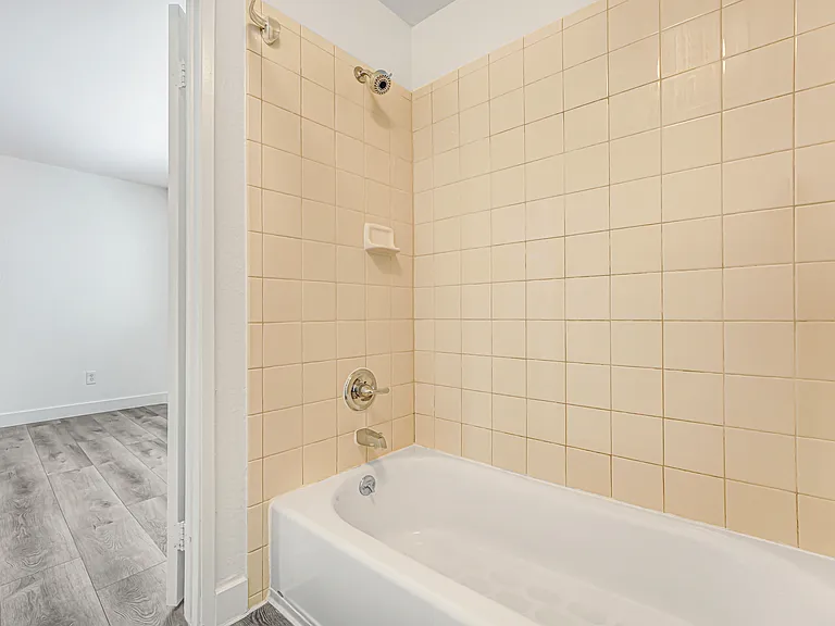 10908 Blix St #4 — Photo 13