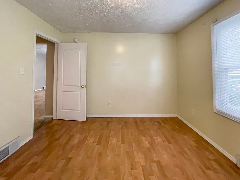 1512 N Woodridge Ave — Photo 10
